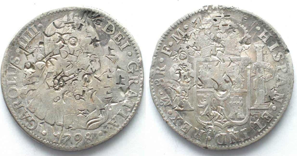 Moneda española con acuñaciones de la dinastía Ming