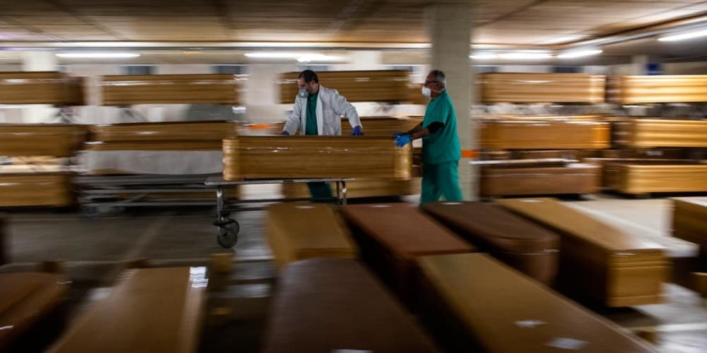 COVID ataudes muertos féretros
