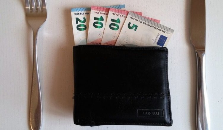 Billetera euros cubiertos