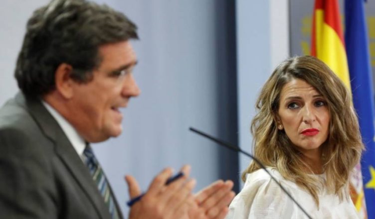 José Luis Escrivá con Yolanda Díaz