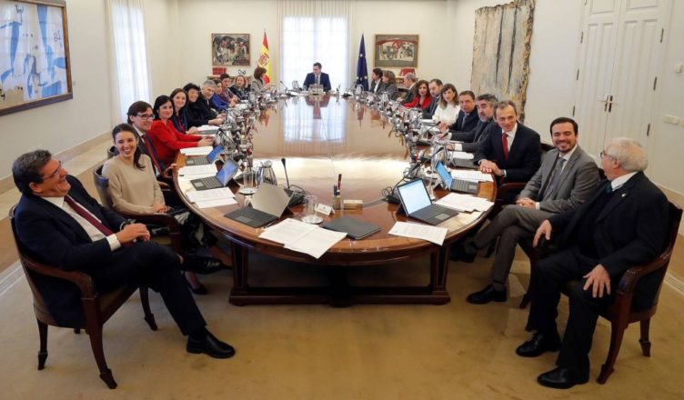Reunión del primer Consejo de Ministros