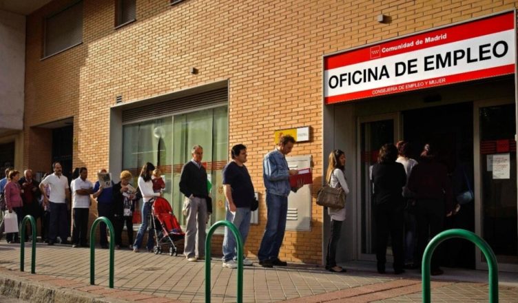 Cola de parados en el INEM