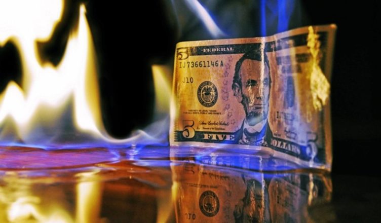 Dólar en llamas