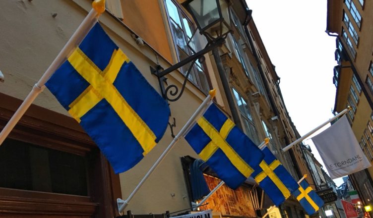 Suecia - Banderas calle