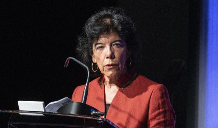 Isabel Celaa