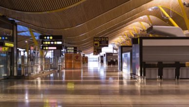España turismo aeropuerto vacío