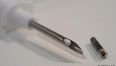 Microchip chip implantable