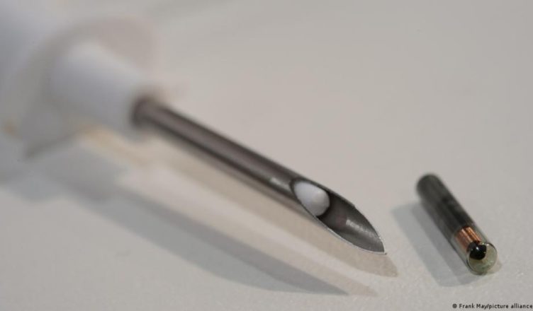 Microchip chip implantable