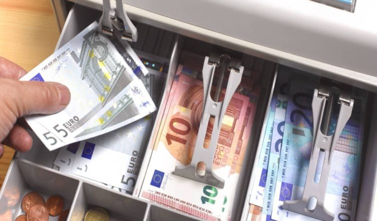 Euros billetes caja registradora