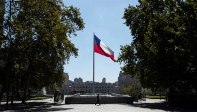 Chile confinamiento bandera