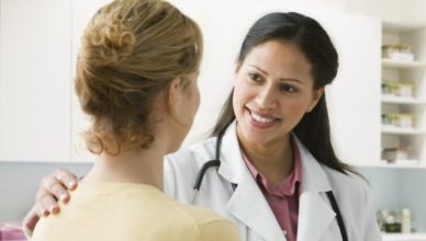 Médico mujer doctora